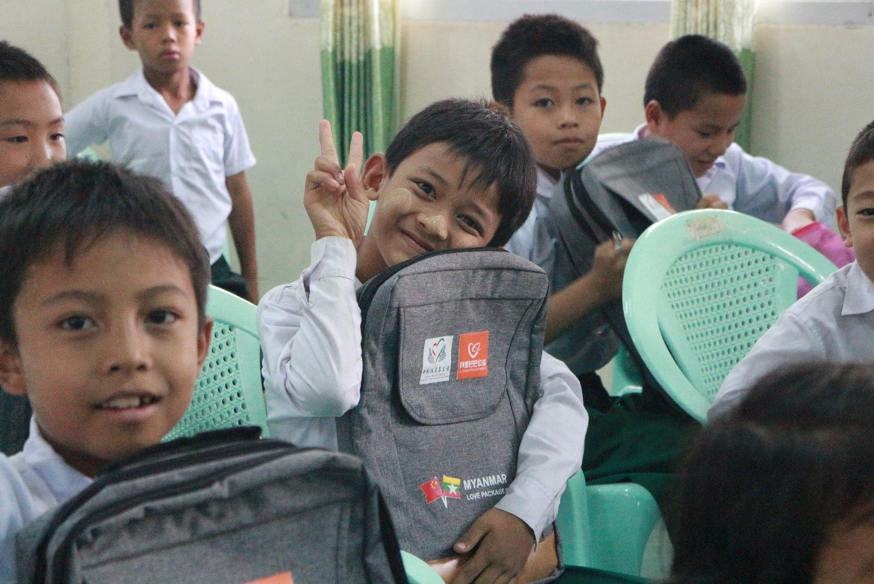 Taobao philanthropy – Burmese kids with backpacks