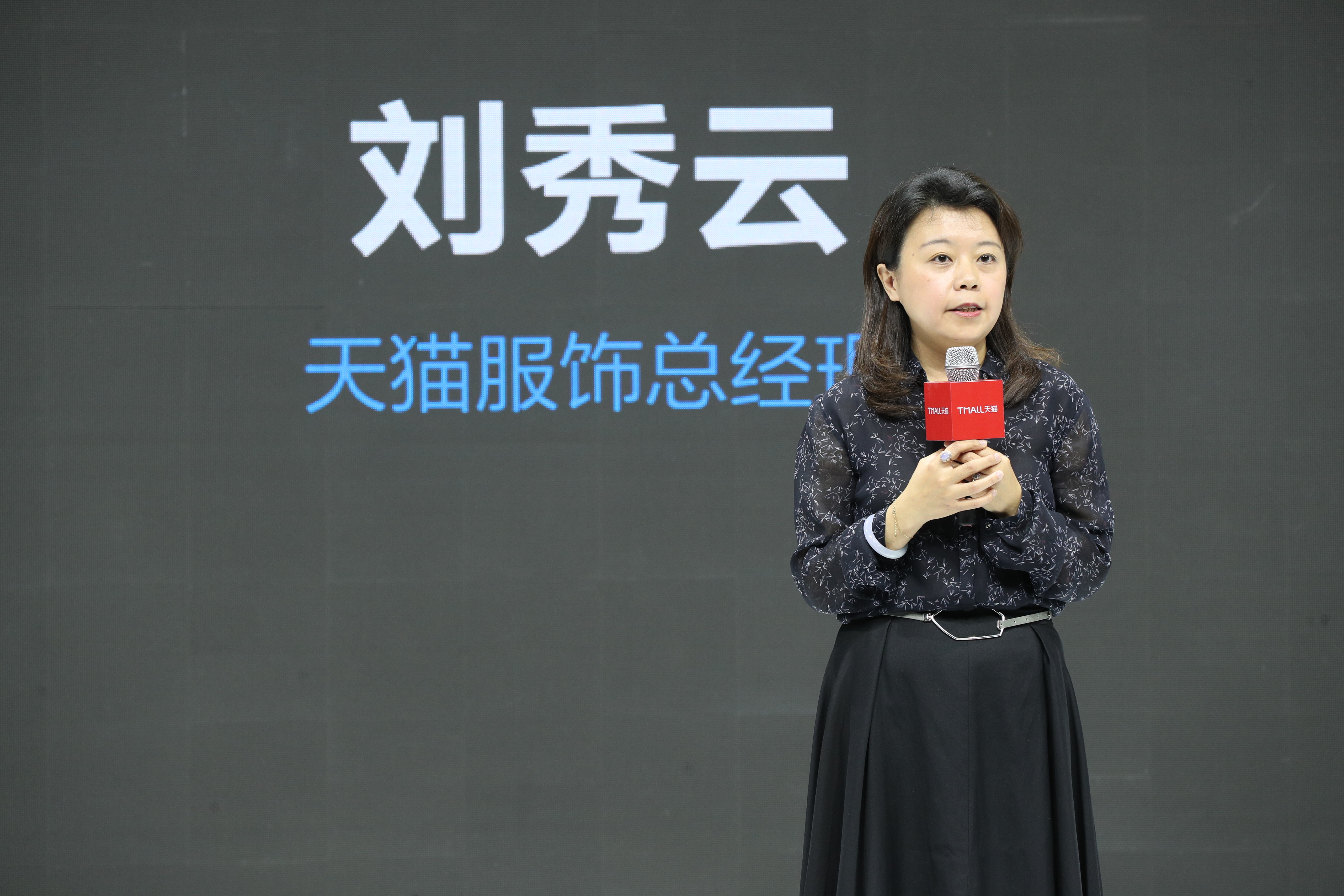 Jessica Liu speaking at Shanghai Fashion Week 