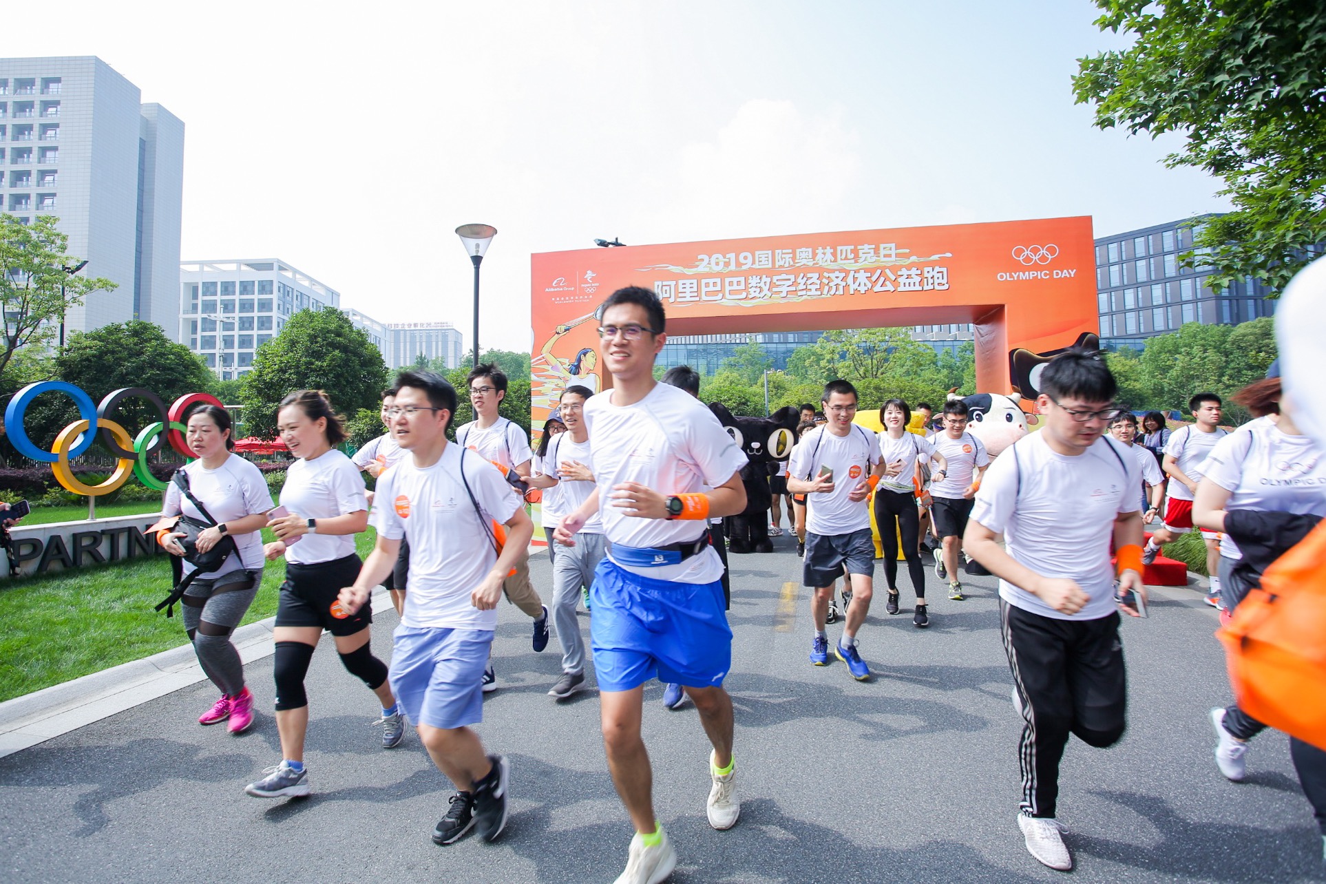 Employees running in Olympic Day charity run_20190624