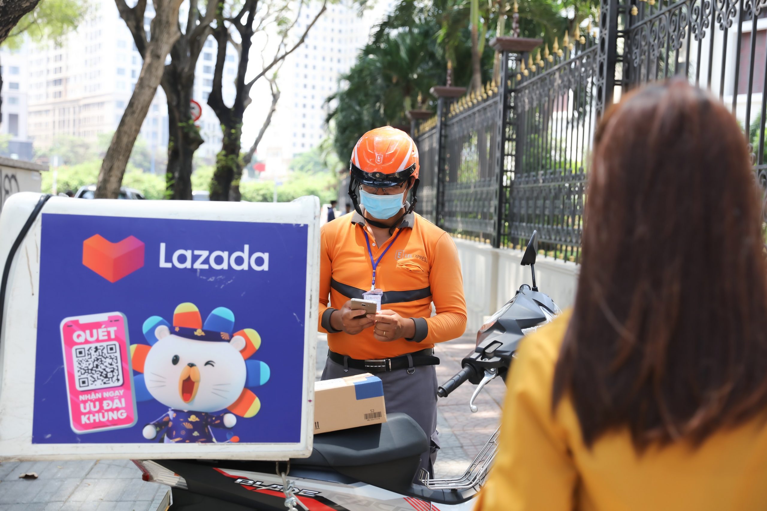 Lazada Vietnam touch-free delivery