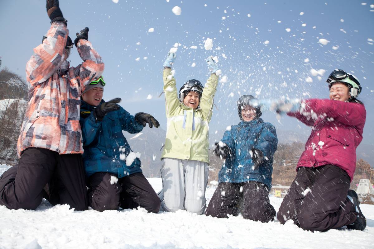 Sales of skiing gears soar during CNY