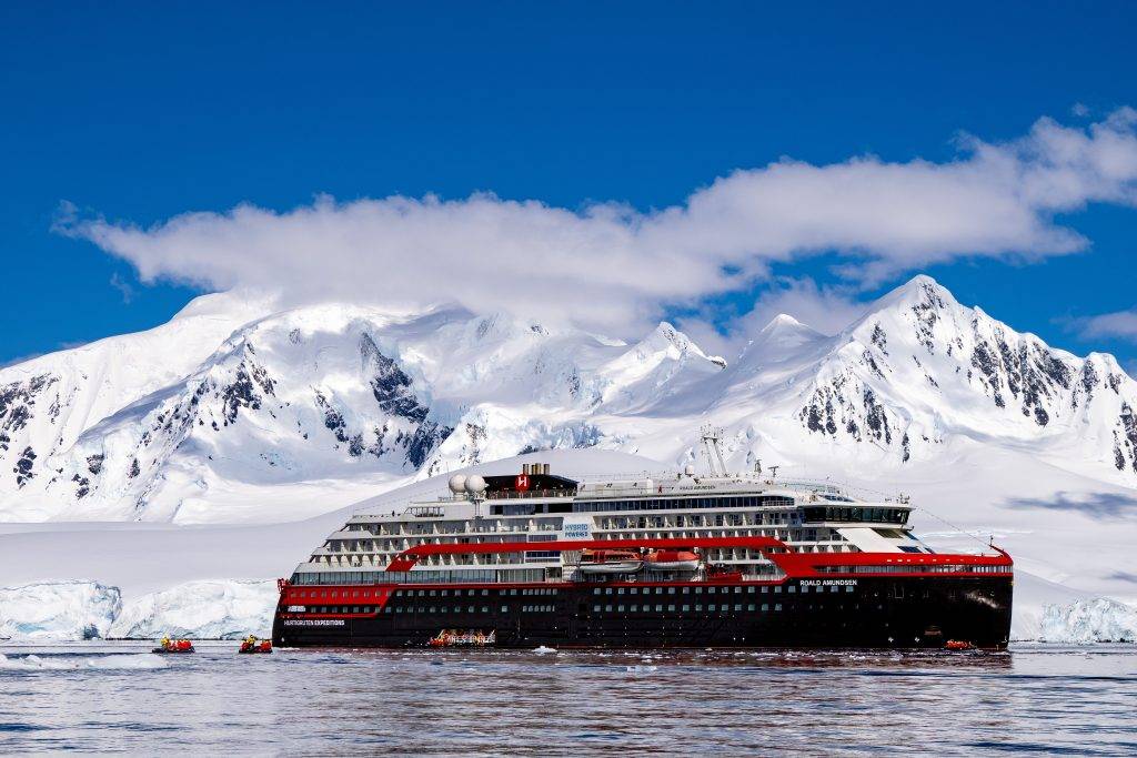 Chinese Tourists Travel Afar To The Antarctica After Travel Restarts