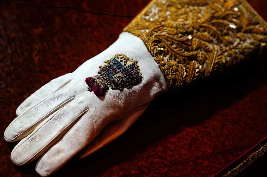 Men's ceremonial best sale white gloves